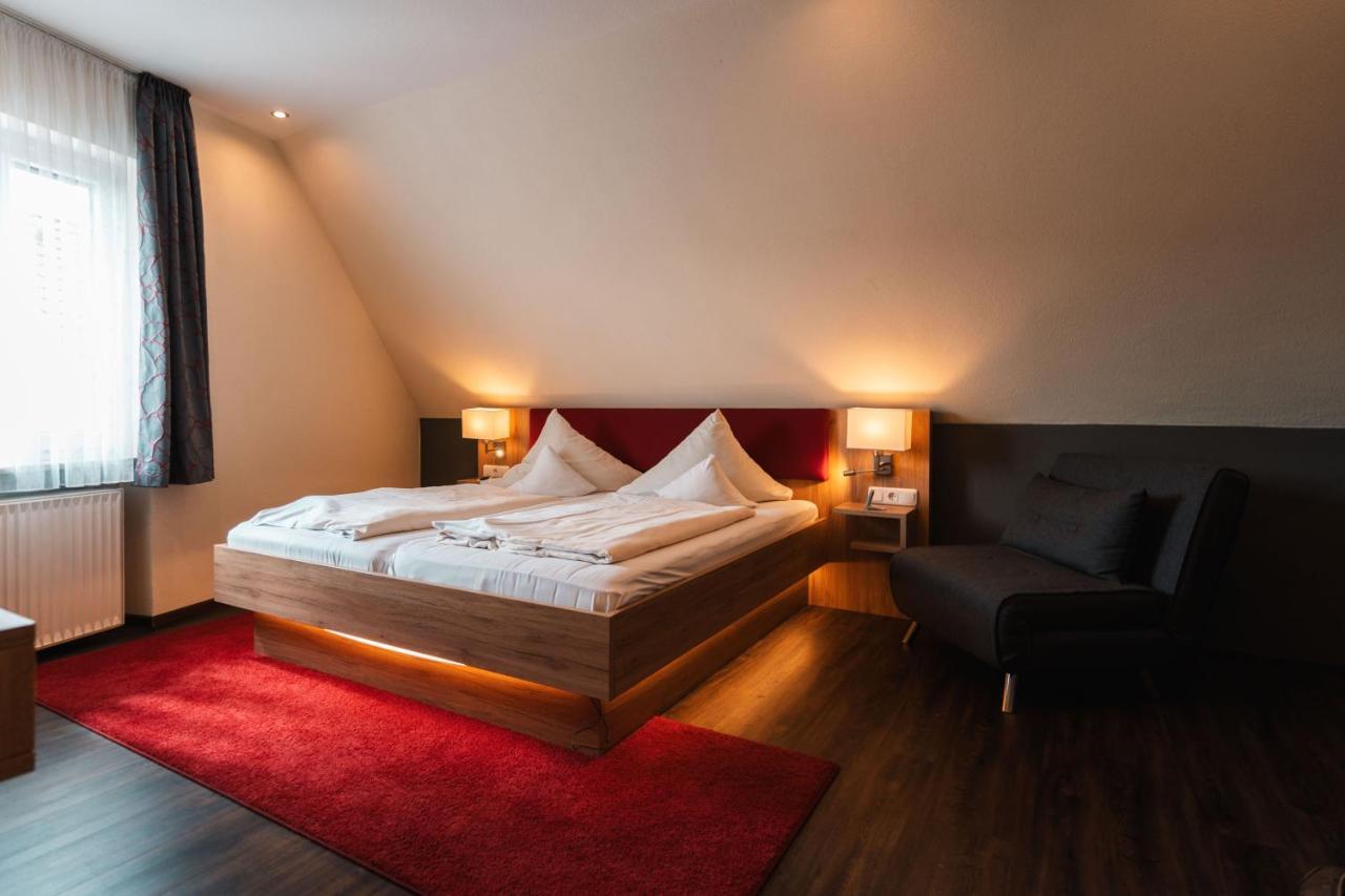 Landhotel Und Weingasthof Schwarzer Adler Wiesenbronn المظهر الخارجي الصورة