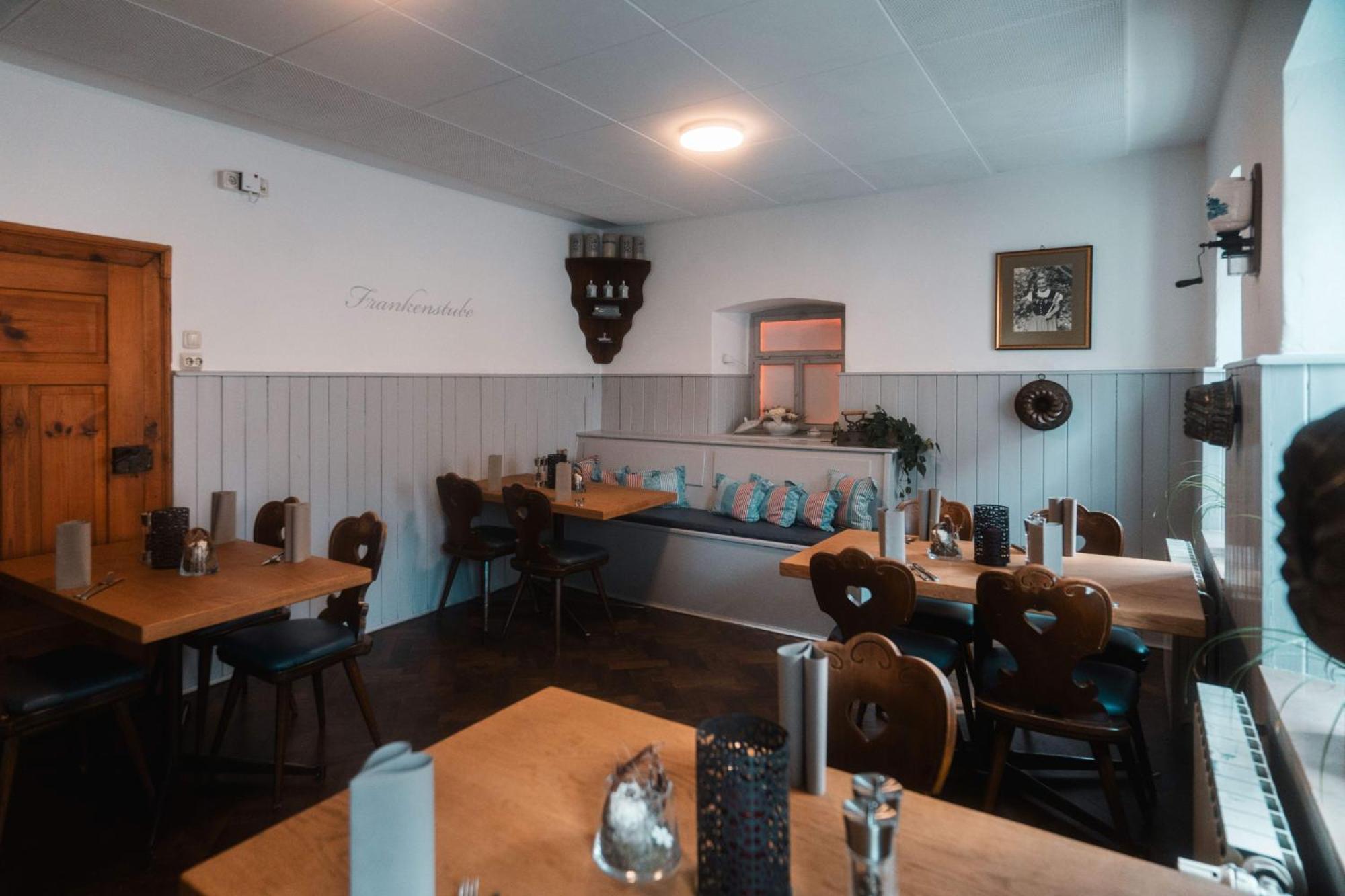 Landhotel Und Weingasthof Schwarzer Adler Wiesenbronn المظهر الخارجي الصورة