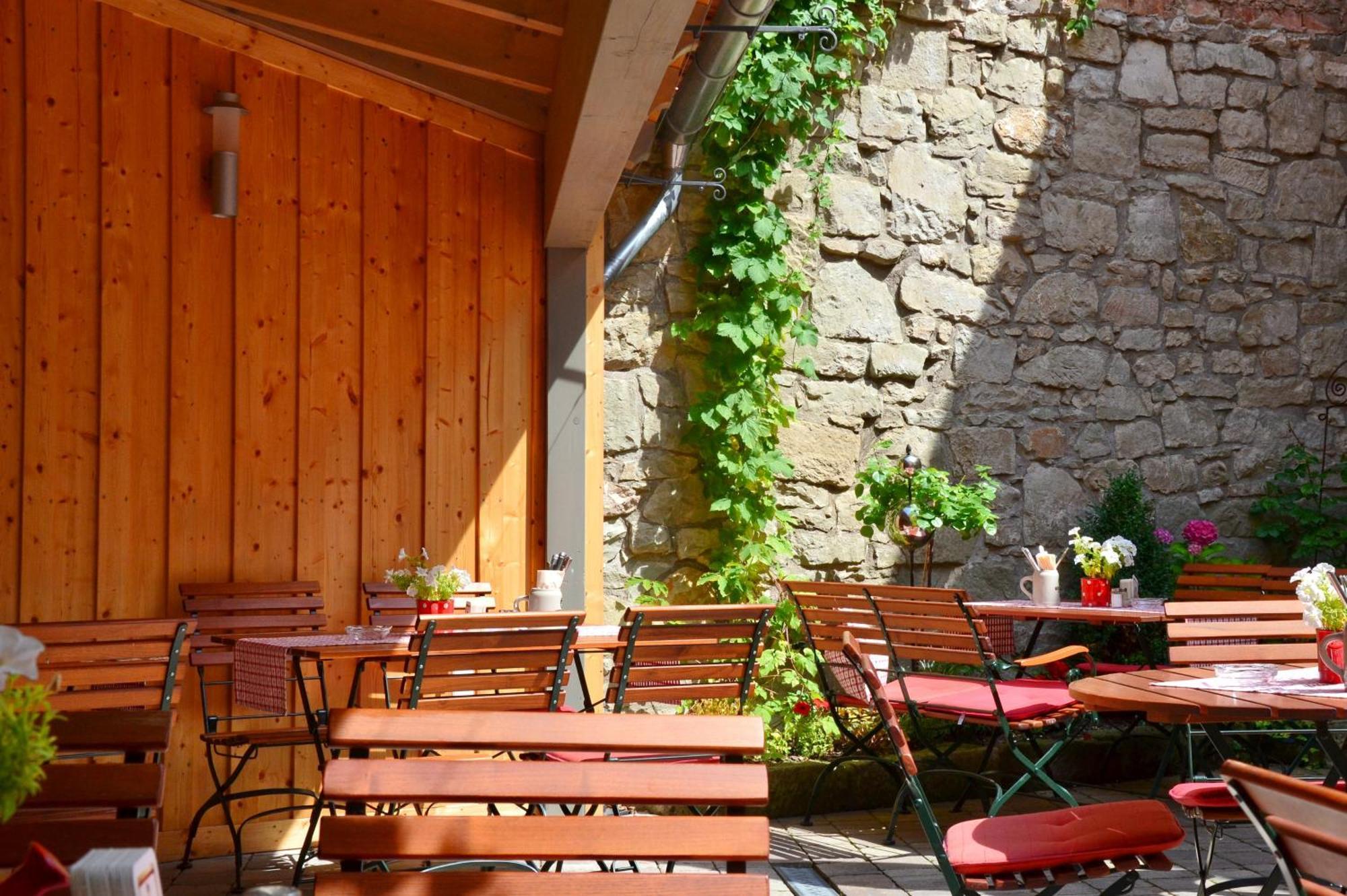 Landhotel Und Weingasthof Schwarzer Adler Wiesenbronn المظهر الخارجي الصورة